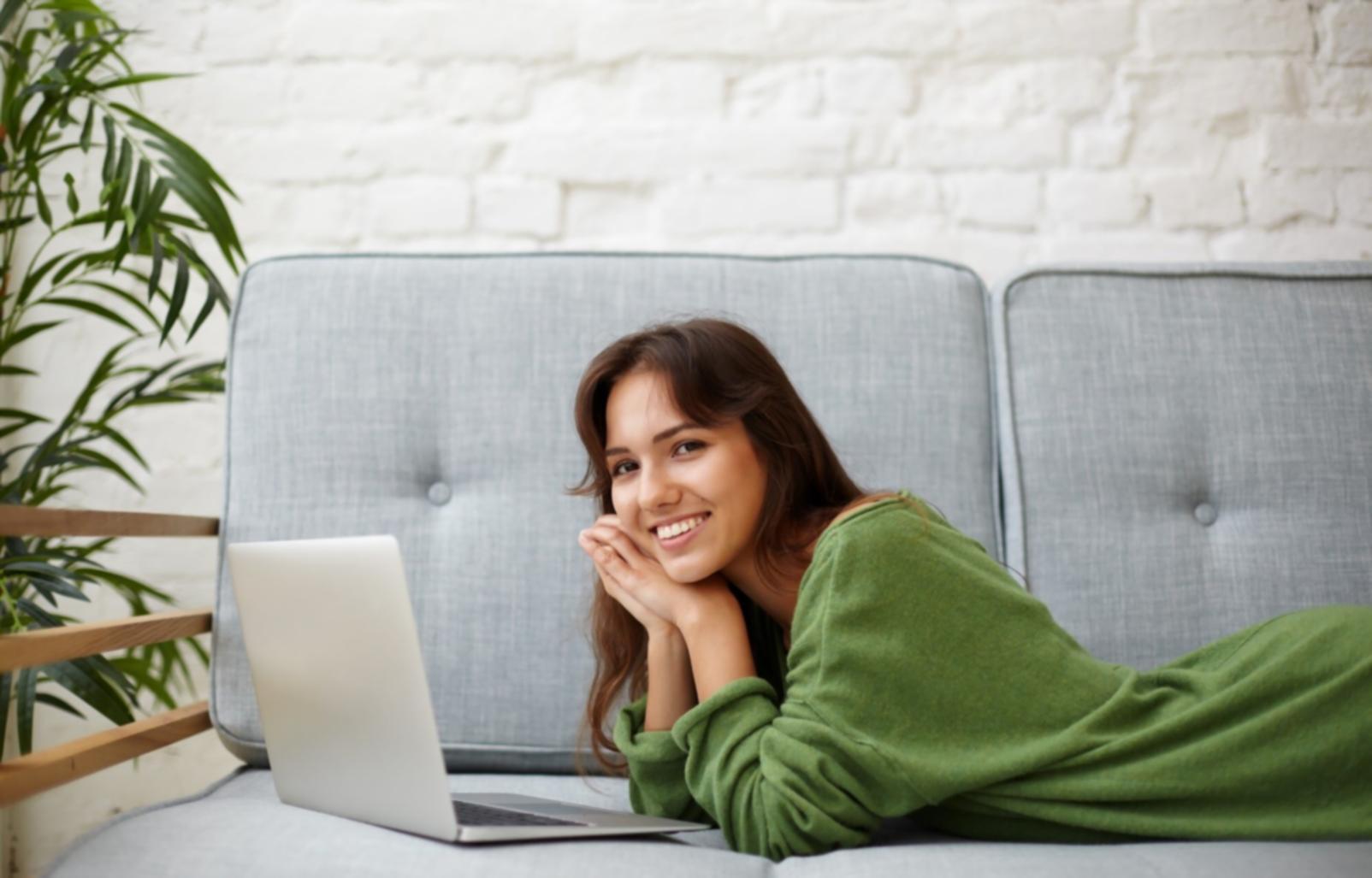 Equipo de peralyxento analizando estrategias financieras empresariales